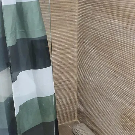 Varinos House Apartman *