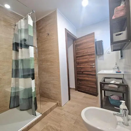 Апартаменты Varinos House *