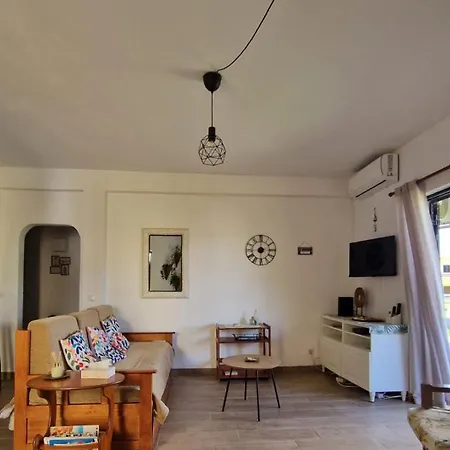 Varinos House *