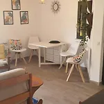 Varinos House *