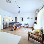 Varinos House アルヴォル