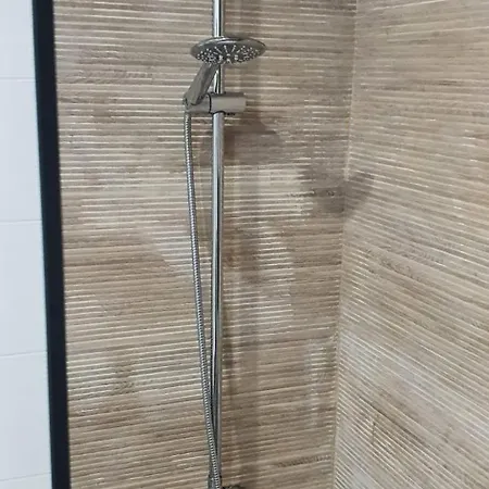 Varinos House アルヴォル